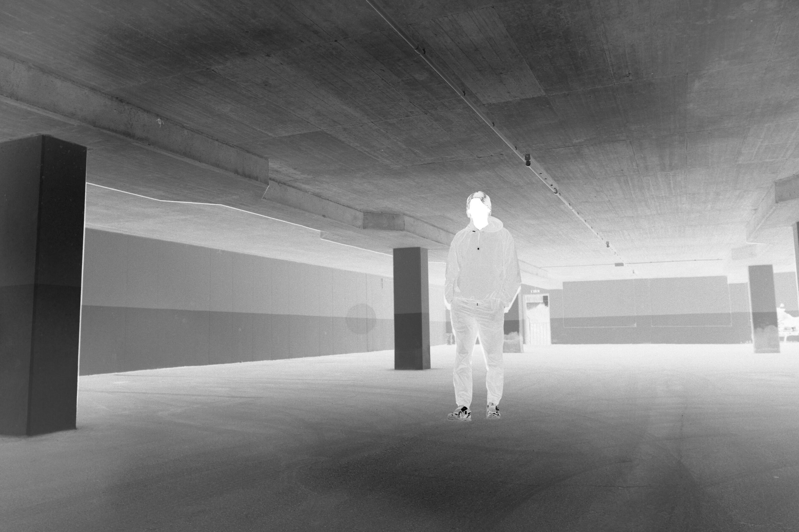 Shaking Full Width Image